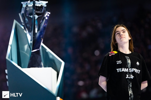 WE赛后群访：Fofo说Jiejie赛前表示要抓中，但根本抓不到