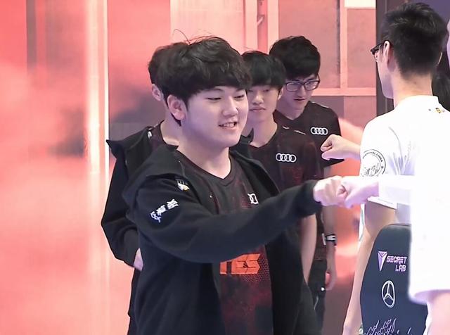 LOL历史上的今天——IG打出SKT黑历史1557